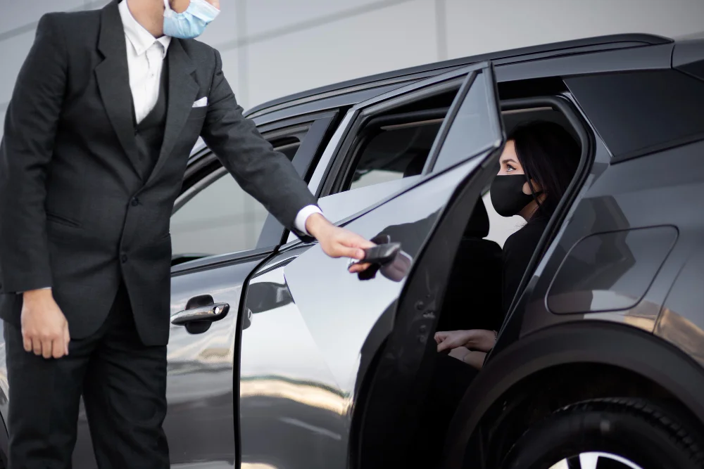 Luxury taxi service from Toronto to Pearson Airport with professional driver